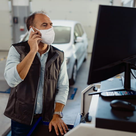 A car technician working on a computer